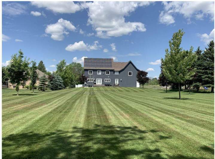 Expert of lawn maintenance Oshawa