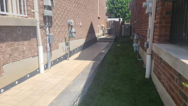 Construction of a pedestrian walkway Oshawa