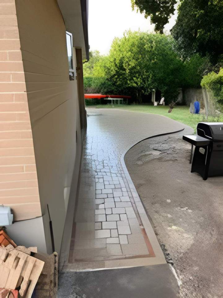 Paved curb around the house Oshawa
