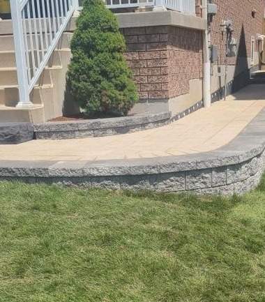 Retaining wall made of concrete blocks Oshawa